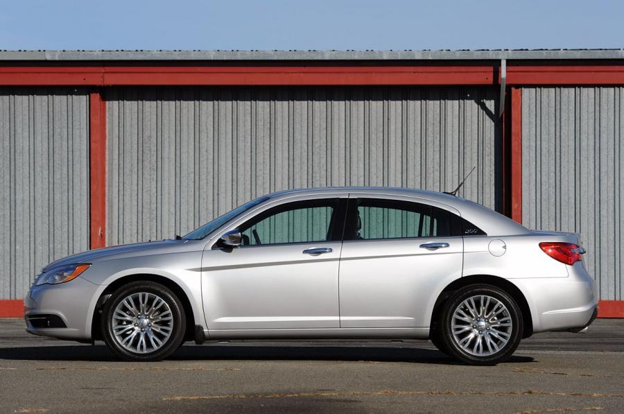  Chrysler 200 2011 года  (фото 54 из 122)